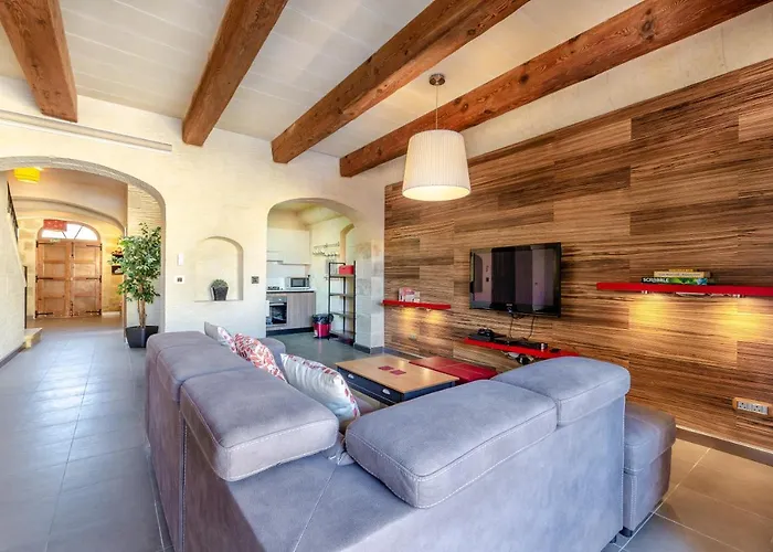 A Popular Pet Friendly Villa With A Pool, Gozo