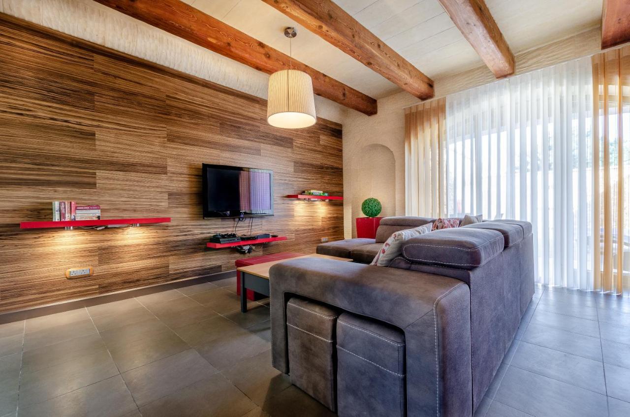A Popular Pet Friendly With A Pool, Gozo Villa *