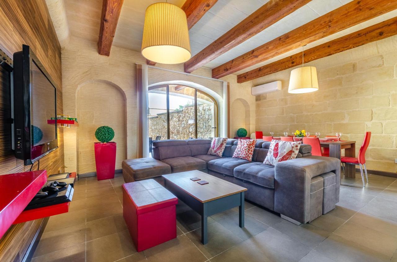Villa A Popular Pet Friendly With A Pool, Gozo *