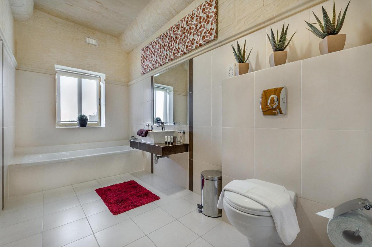 A Popular Pet Friendly With A Pool, Gozo Villa Xaghra