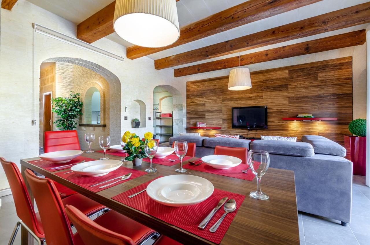 A Popular Pet Friendly With A Pool, Gozo Villa Xaghra