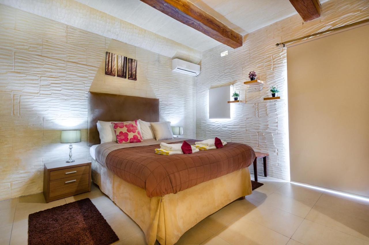 A Popular Pet Friendly With A Pool, Gozo Villa Xaghra